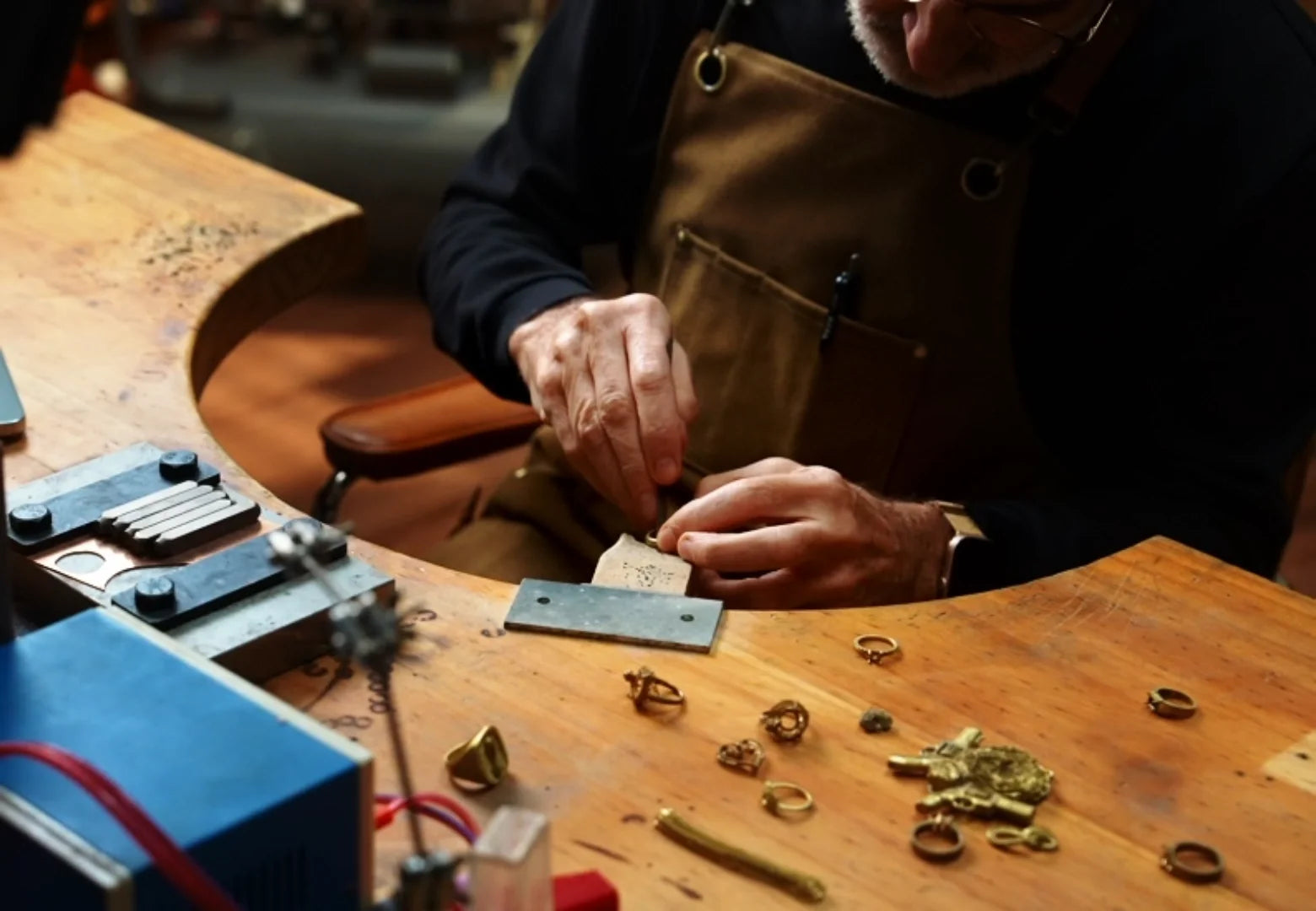Jewelry Polishing Process Explained: Barrel Polishing and Mechanical Polishing