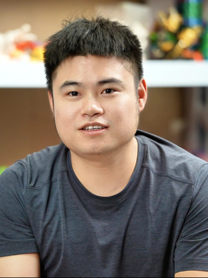 3d_print_farm_owner_in_china_pc