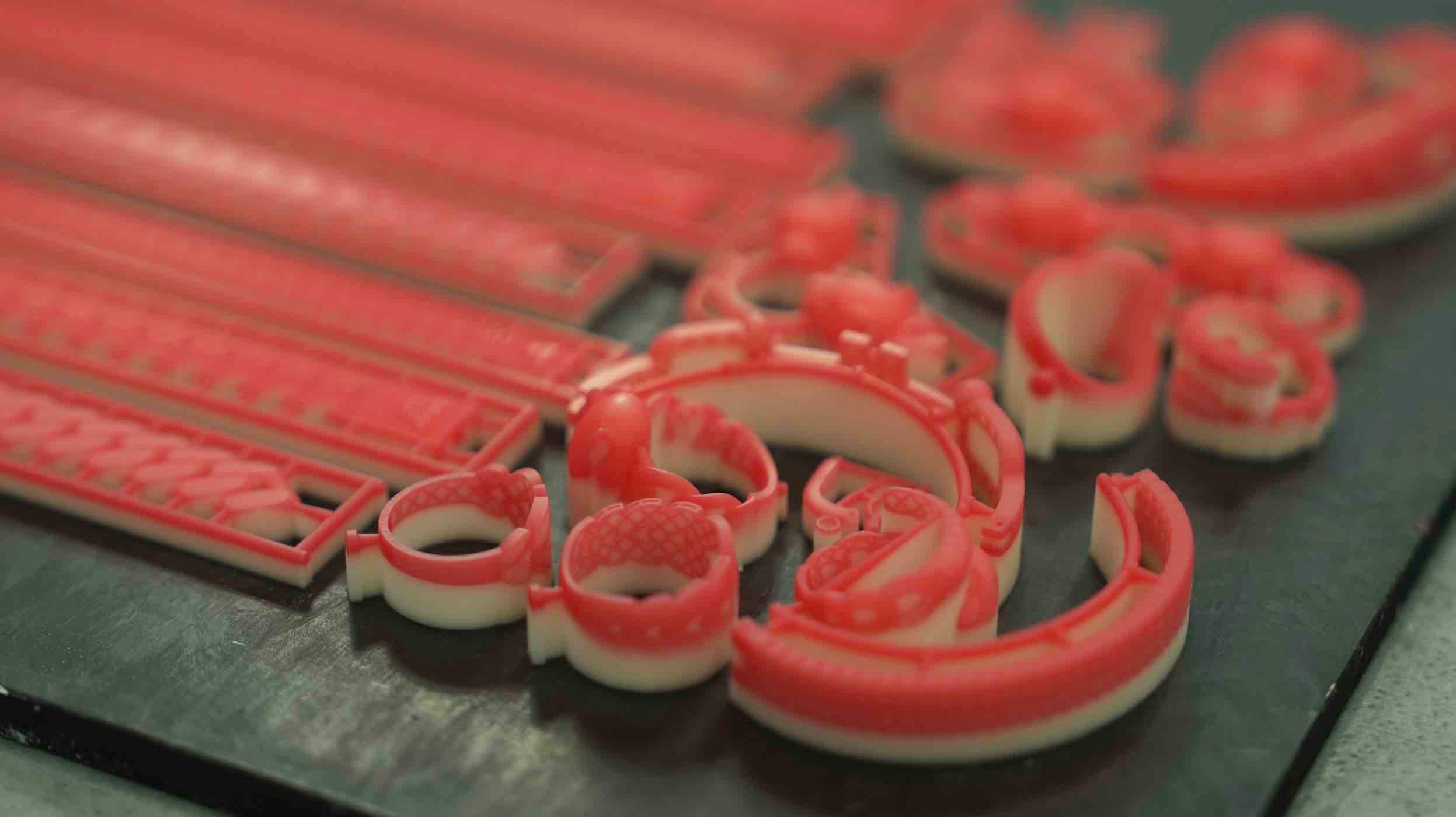 red wax and white wax molds